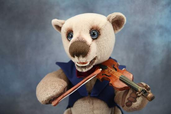 teddy bear playing violin