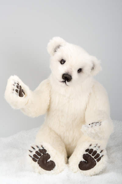 ENOUK Award winner bear By L.Bergmann for LOVABLE BEARS - Bear Pile