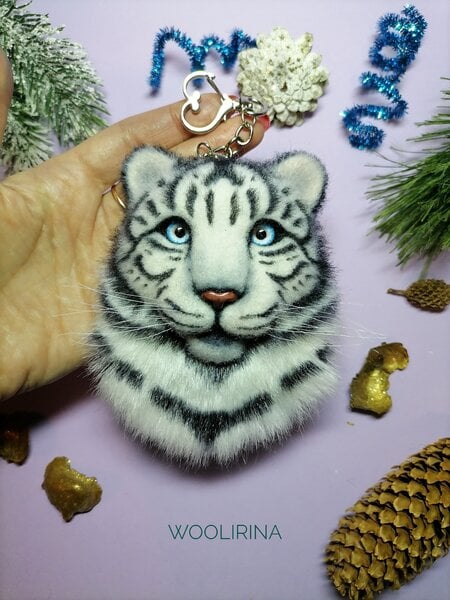 Snow leopard clearance keychain